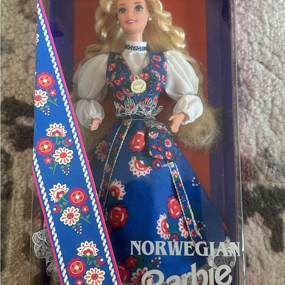 RARE 1995 Norwegian Barbie Collector Edition